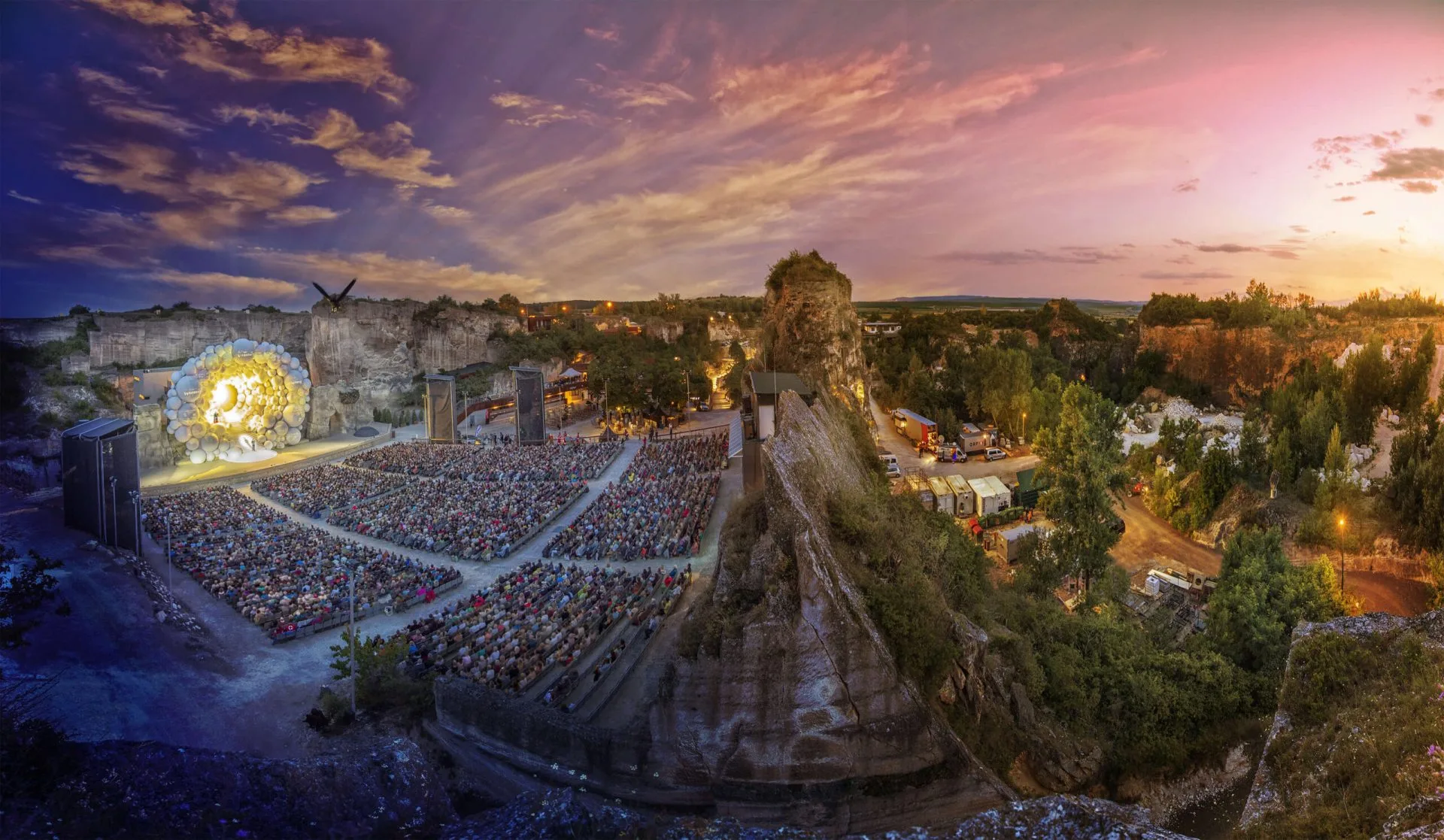 Central Burgenland 1 Panorama der Oper im Steinbruch